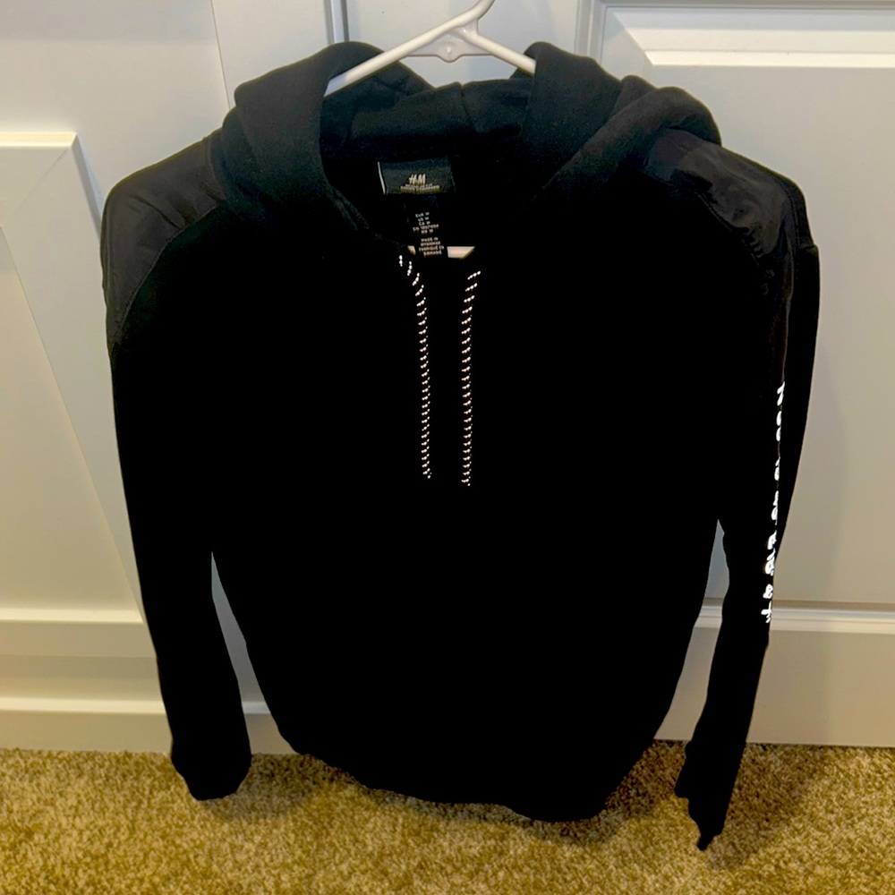 H&M Men’s Regular Fit Coupe Standard Hoodie